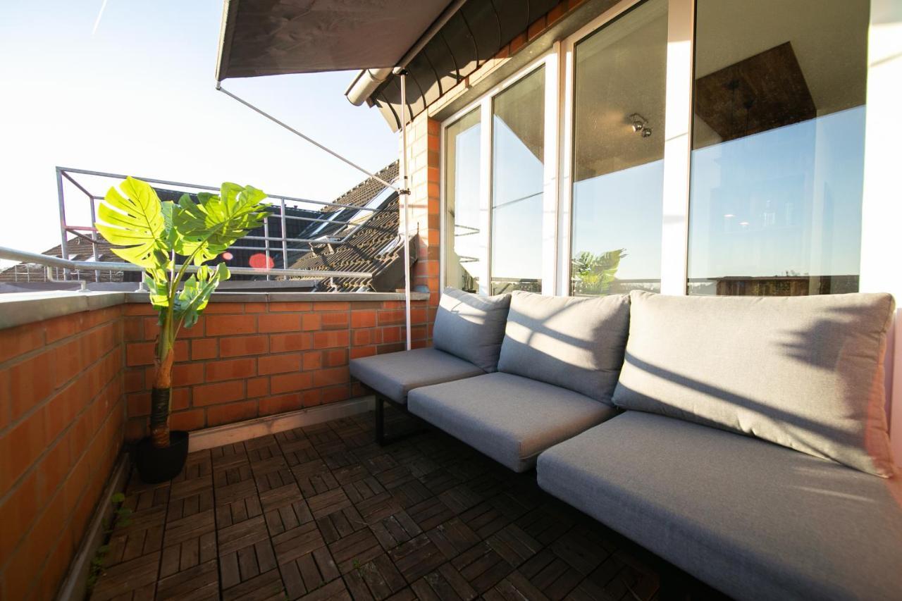 White - - Balcony - Fair - Kitchen Neuss